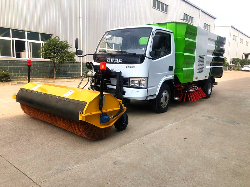 國(guó)六東風(fēng)小多利卡掃路車（5.5立方）