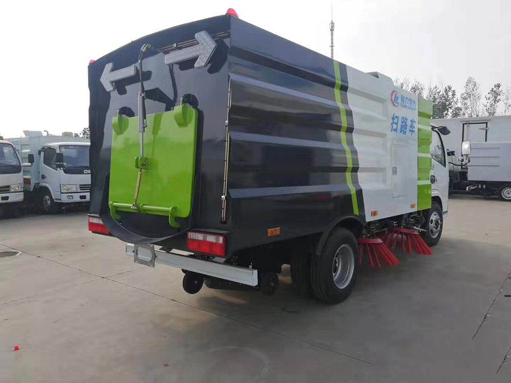 國六東風小多利卡掃路車（5.5立方）